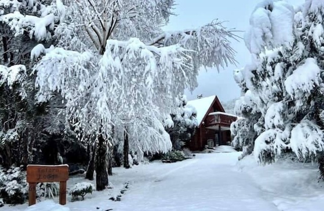 Outdoor Tub | Totara Lodge | Couples Retreat, Totara Lodge | Couples Retreat | Snow