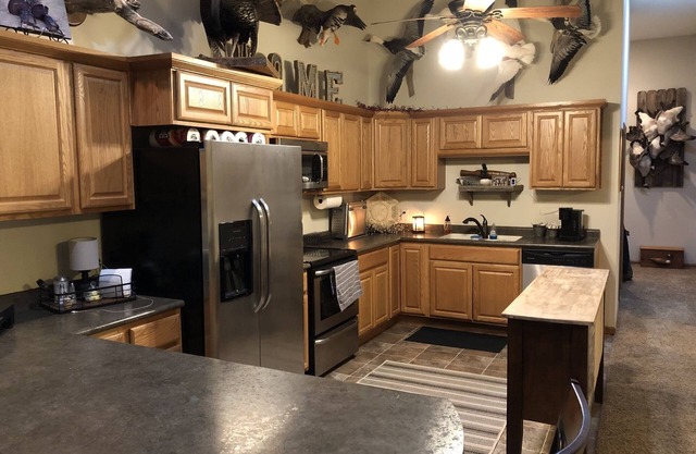 Outdoorsman Paradise- 1/2 mile from Lake Oahe