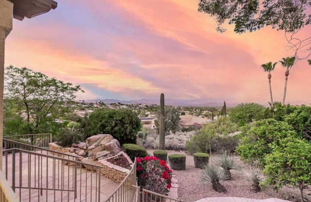 Overlook Delight with 3 Bedrooms and Amazing Views