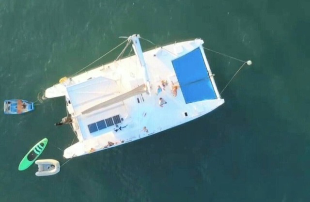 Overnight stay on a sailing catamara at Orla Bardot