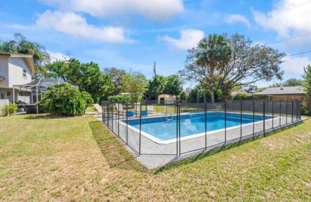 Oversized 4bed + Converted Bedroom, Pool + Hot Tub