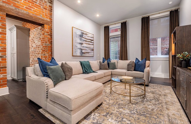 🌙 Oversized Downtown Condo with Private Terrace🌙 - The Crescent