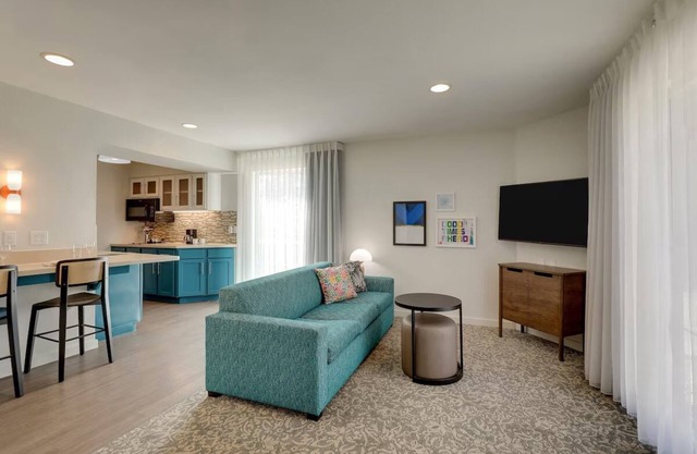 Oversized Suites! Close to the Norman Y. Mineta San Jose International Airport