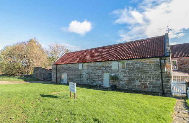 OWL BARN, family friendly, character holiday cottage in Glaisdale
