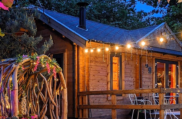 Owl Lodge With Hot Tub and Massage Treatments