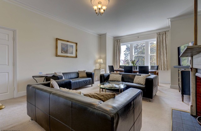 Oxford Garden View | Oxford Holiday Let | 2 Beds & Sleeps 4