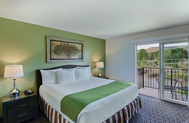 Oxford Suites Yakima