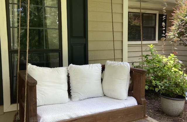 Oxford Weekend Rental 2.4 Mile to Stadium Cozy Quiet Home