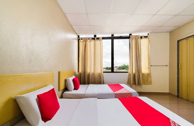 OYO 89461 CP Hotel