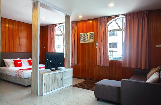 OYO 89577 Kristal Hotel