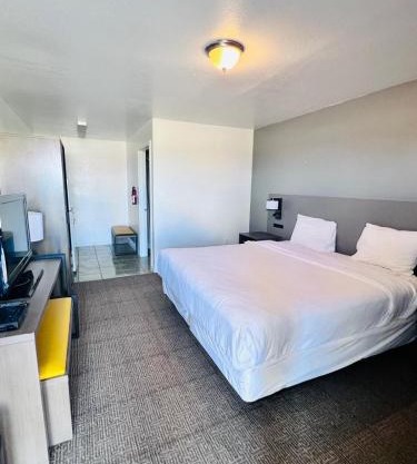 OYO Garden Inn and Suites Pearsall I-35 East