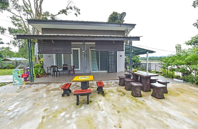 OYO HOME 90682 Liliz Mambang Farmstay