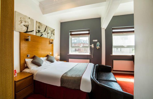 OYO Kingsley Hotel
