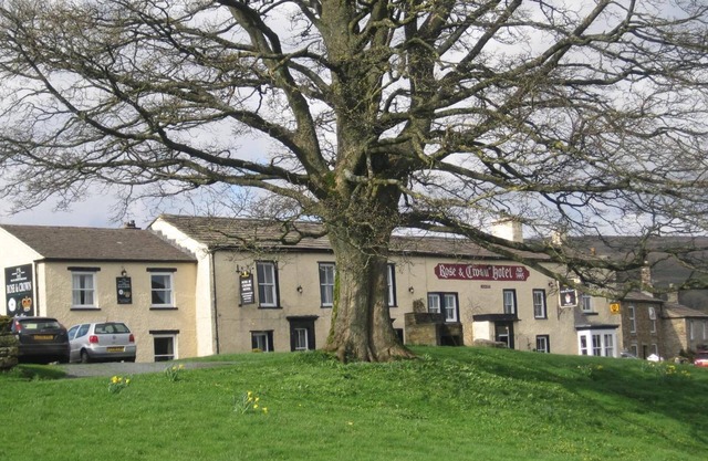 OYO Rose & Crown Hotel