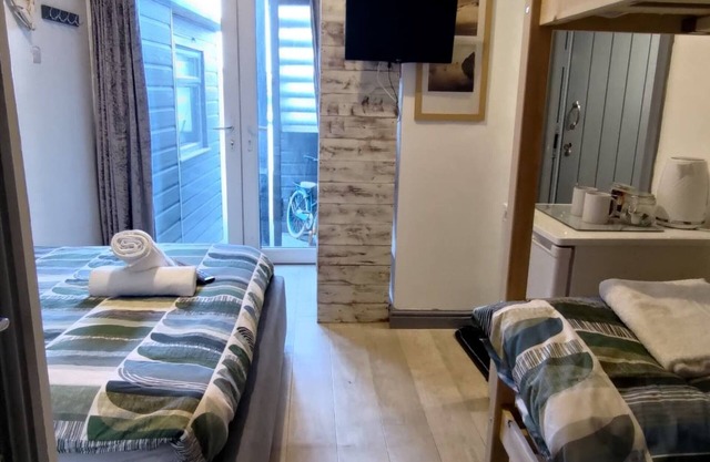 OYO Shore Surf Lodge