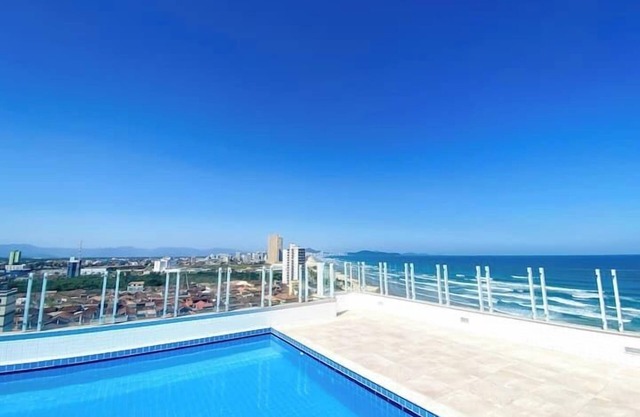 Pé na areia apto c vista mar e piscina