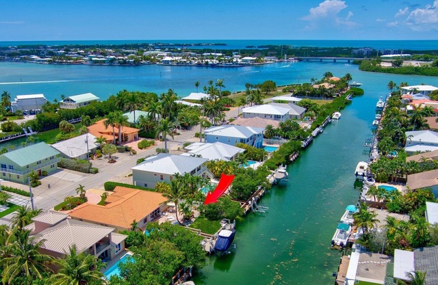 P13 - 3 Bedroom Home with Private Pool