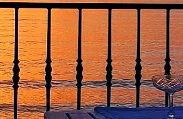 P3209 A terrace overlooking the sea - A terrace upon the sea