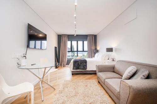 Paarl Studio With Onsite Parking & Modern Comforts