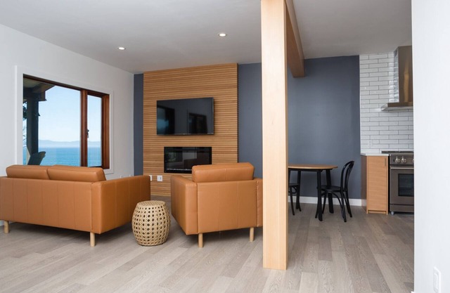 Pacific Coast Oceanfront 2 bedroom condo, nstudio plus adjoining 1 bedroom condo