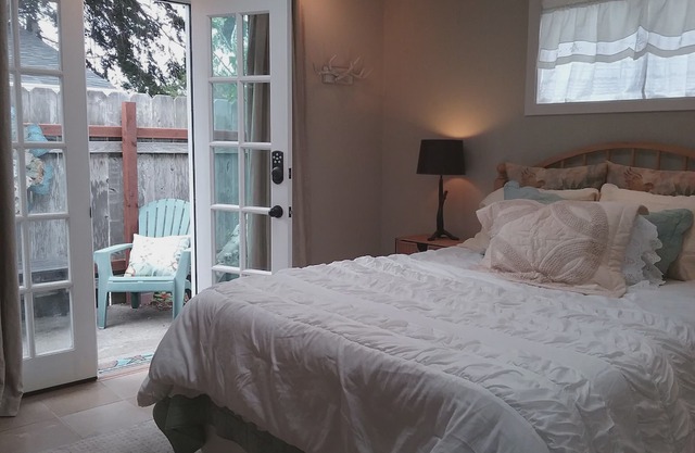 Pacific Grove Studio/Cottage.