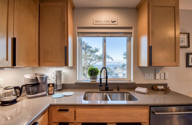 Pacific Peeks 2 - Oceanview Pet Friendly Retreat with EV Charging (fee)