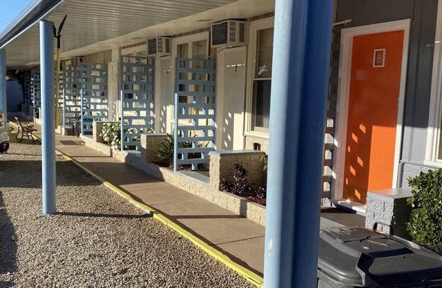 Paddle Steamer Motel