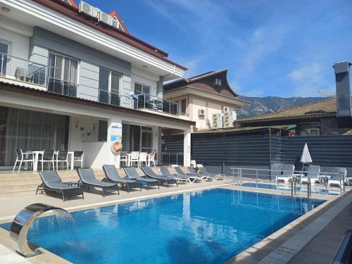 Paddys Apartments, Hisarönü