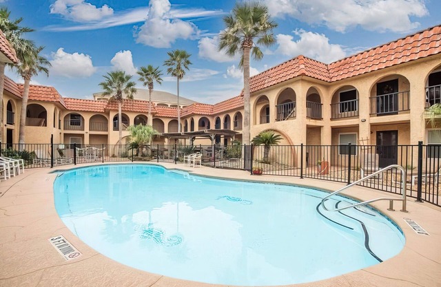Padre Island's Whitecap & Ellis Beach Getaway Condo-walk to beaches & seawall!