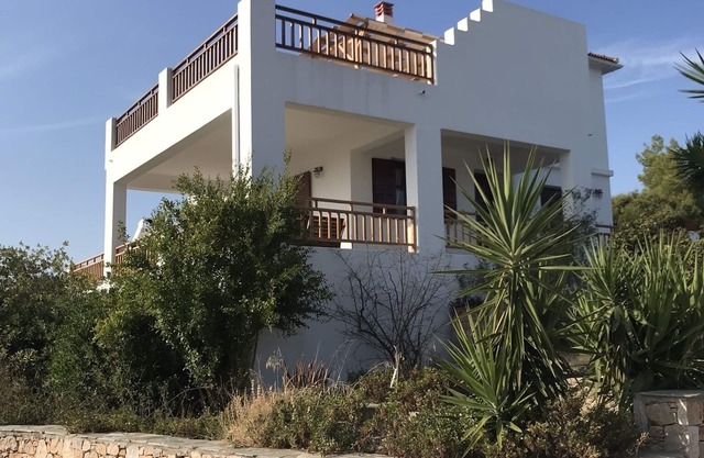 PAGGIRI HOUSE ON ALONISSOS ISLAND. TRANQUIL SURROUNDINGS WITH SPECTACULAR VIEWS