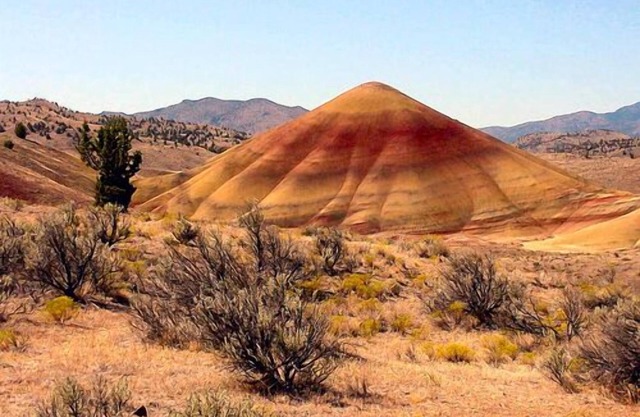 Painted Hills Vacation - Come visit one of the 7 Wonders of Oregon