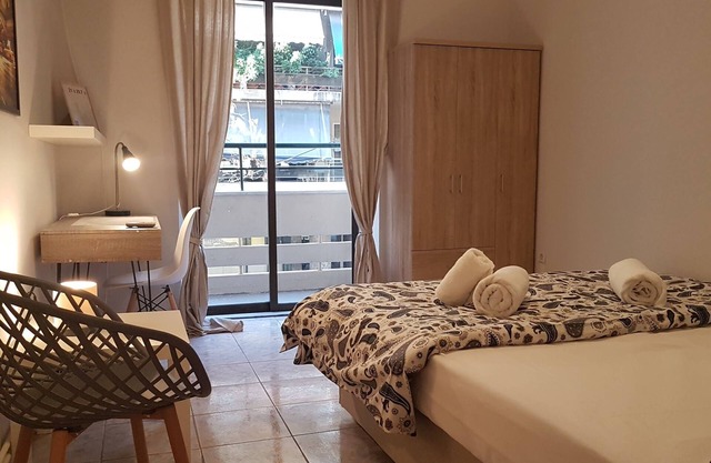 Palette Apartment (Bamboo) - Athens Center, 6 BD, 3 BATH