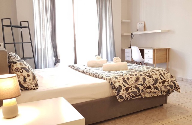 Palette Apartment (Champagne) - Athens Center, 6 BD, 3 BATH