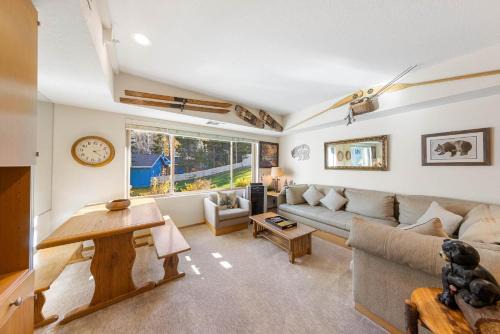 Palisades Tahoe Lodge Rentals Studio #214