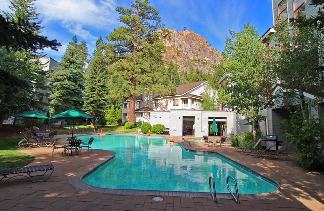 Palisades Tahoe Lodge: Slopeside studio remodeled into a 1 BR