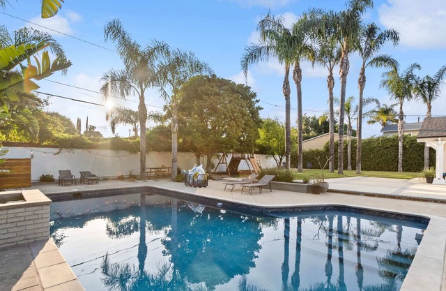 *Palm-Adorned LA Retreat: Luxury Meets Family Fun*