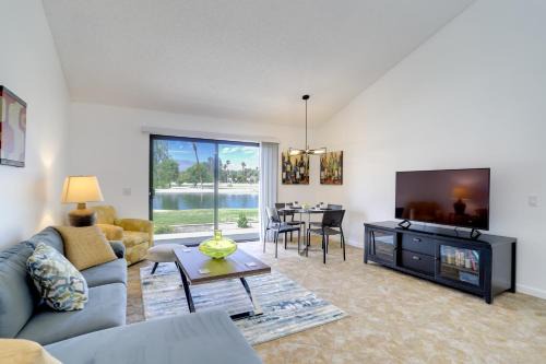 Palm Desert Condo with Community Pool and Views!