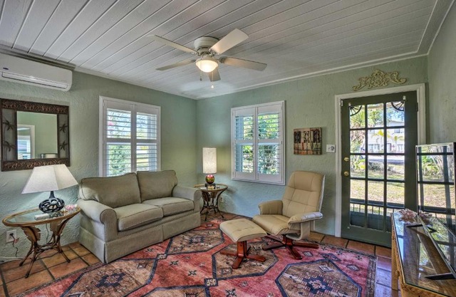Palm Harbor Vacation Rental, Walk to Crystal Beach