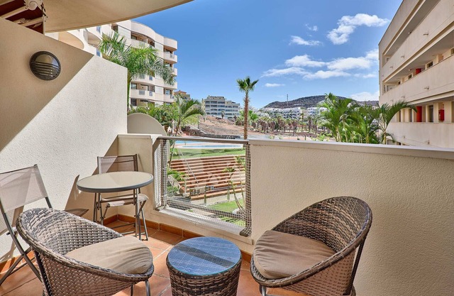 PALM March APARTMENT POOL VIEW