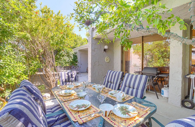 Palm Springs Condo: 3 Fenced Patios, Pool Access