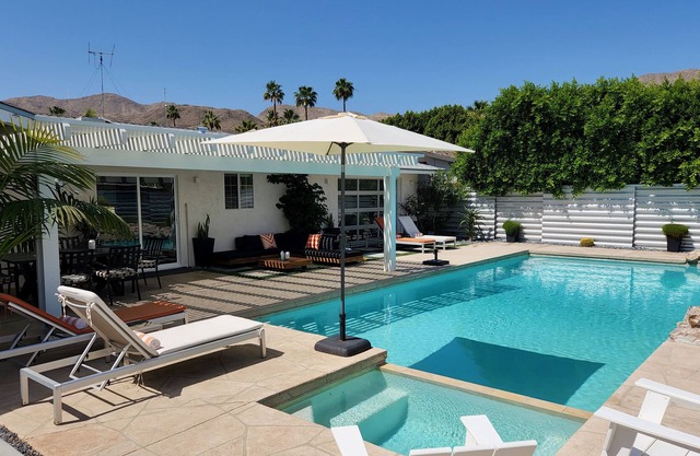 Palm Springs - Cove Retreat!