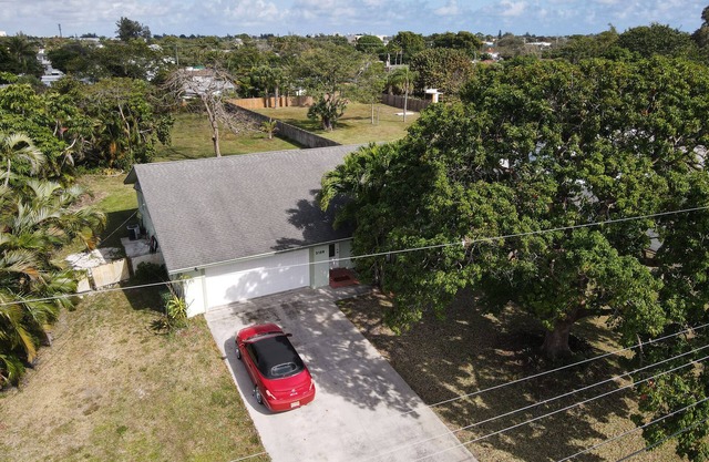 Palm Springs FL home sweet home next to Trump golf course, close to ocean