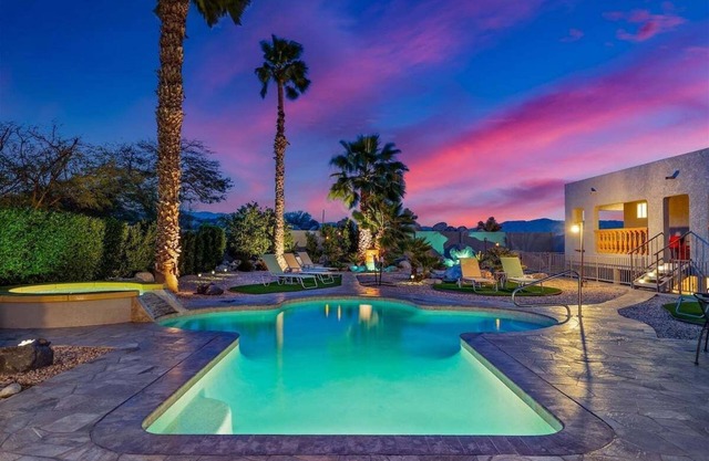 Palm Springs Hillside Oasis - Unwind in Style: Hillside Oasis with Hot Tub & Fire Pit