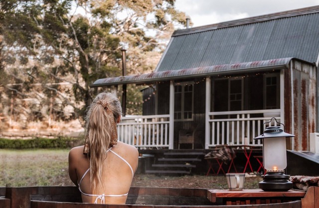 Palmer&Gunn -Wee Tiny- Hot Tub by the creek
