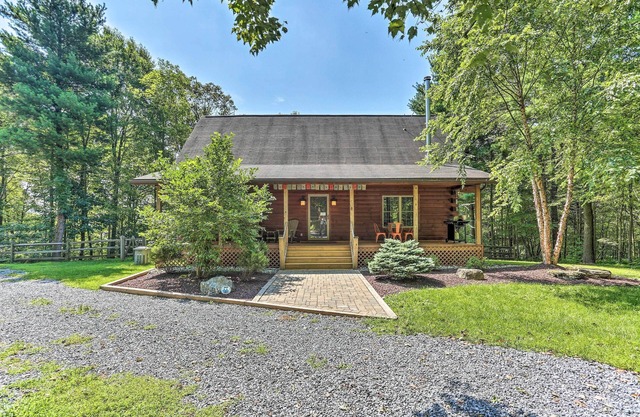 Palmerton Cabin w/Game Room ~ 5 Mi to Blue Mtn