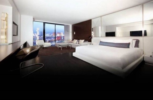 Palms Place Fancy High Rise Suite Strip View 22-304