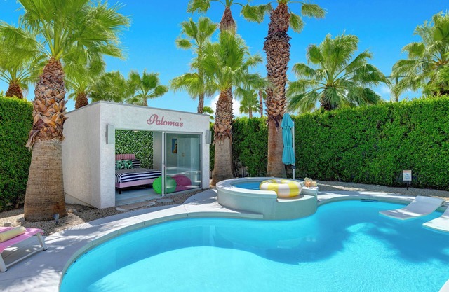 Paloma's Paradise - NEW LISTING!nVintage glamour meets Mid-Century Style