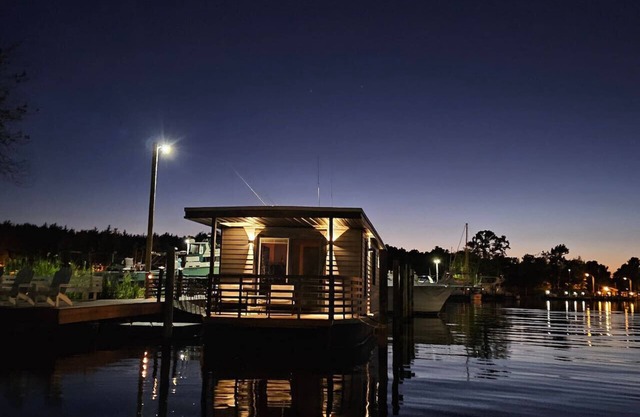 Panama Float Home Riverfront Fire Pit Kayaks
