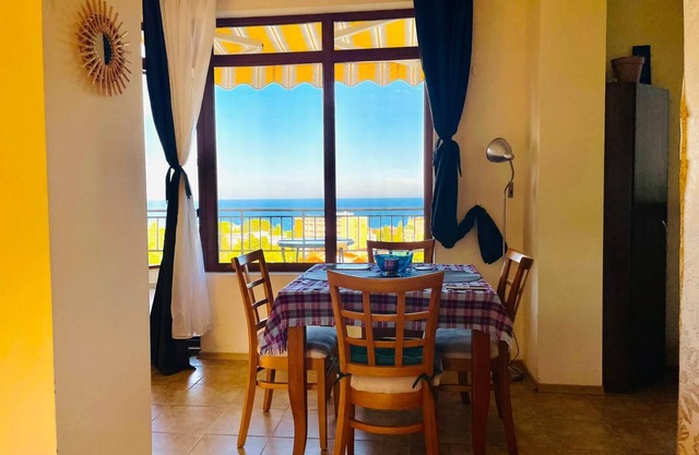 Panoramic 2-bedrooms apartment, 5 minutes far from the sea!