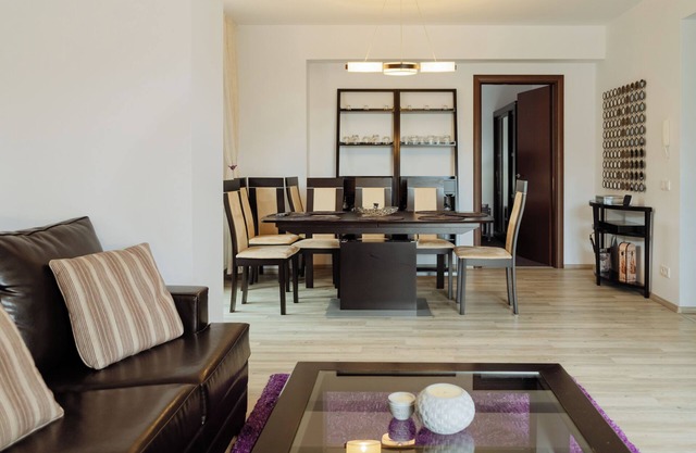 Panoramic Mountain View Loft - Free Parking